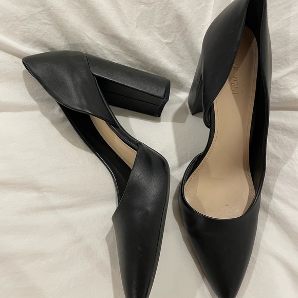 Black thick heeled pump - Picture 2 of 4